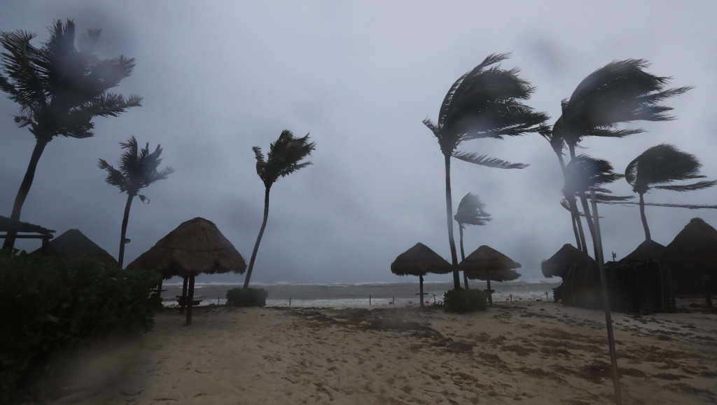 "Povucite se na najvišu tačku": Uragan Grejs pogodio Meksiko, vetar duvao i do 200 kilometra na čas