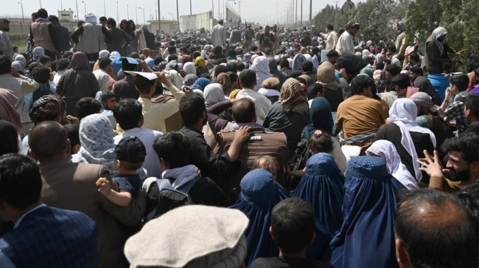Još 10.000 ljudi čeka na evakuaciju iz Avganistana; Lajen: Potrebno međunarodno rešenje za izbeglice