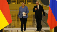 "Hibridni napad na EU": Merkel razgovarala sa Putinom o situaciji na granici Poljske i Belorusije