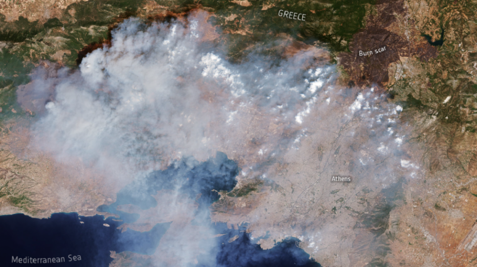 Požari u okolini Atine vidljivi i na satelitskim snimcima