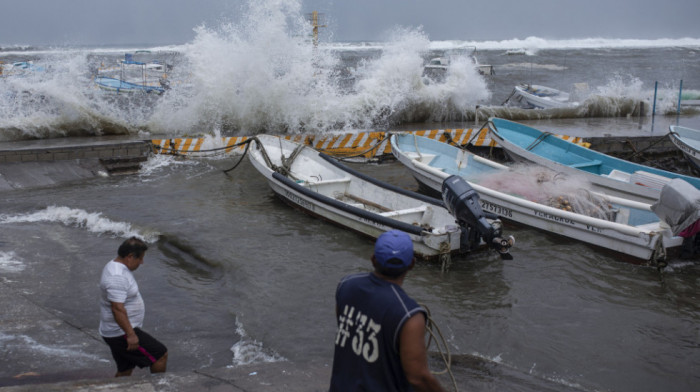 Predsednik Meksika upozorio na razorni uragan, udari vetrova skoro 200 kilometara na čas