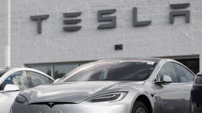 Tesla pod mogućom krivičnom istragom u SAD: Ispituje se da li su "autopilotima" obmanuti potrošači