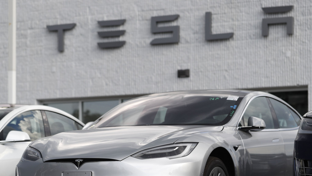 Vrednost kompanije Tesla premašila hiljadu milijardi dolara