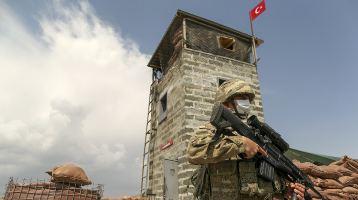 Ministar odbrane turske: Pokrenuta vojna ofanziva protiv kurdskih ekstremista u Iraku, granatiranje i u Siriji