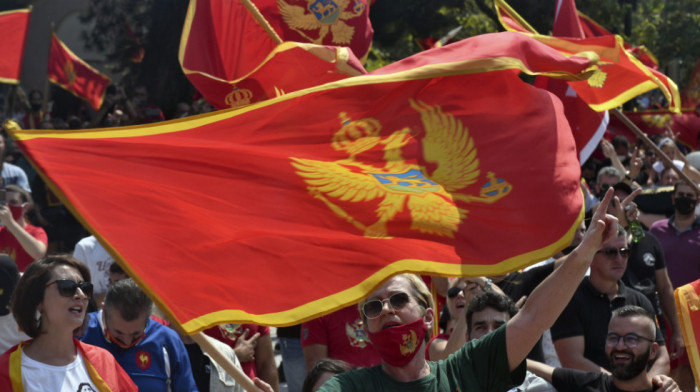Burne reakcije zbog kampanje "Crna Gora bez podela": Pripadnici etničkih grupa u nošnji, Romi u uniformi gradske čistoće
