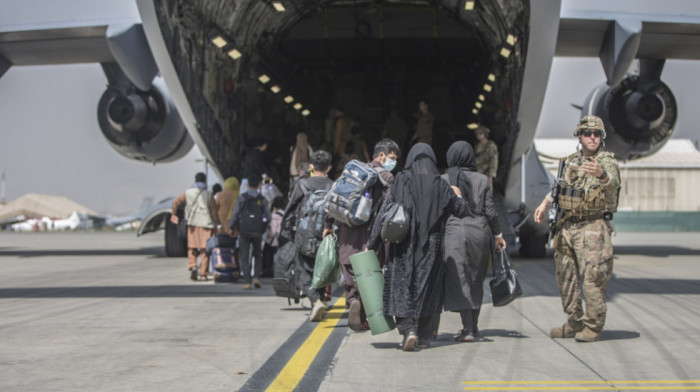 Beba koja je rođena tokom evakuacije iz Avganistana dobila ime po avionu