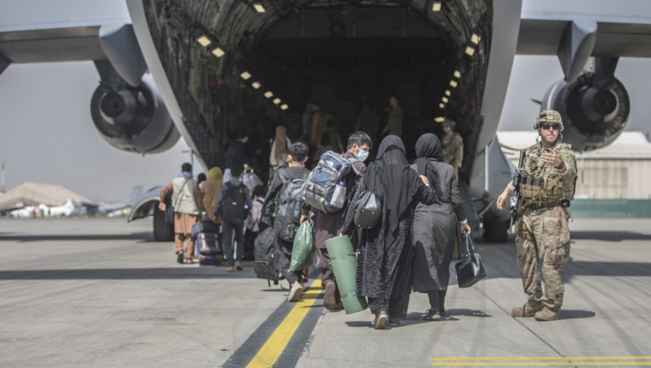 Beba koja je rođena tokom evakuacije iz Avganistana dobila ime po avionu