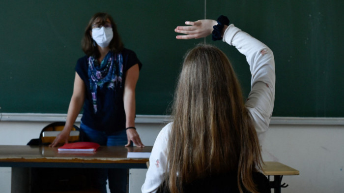 Sastanci nadležnih u ministarstvu i stručnjaka: Kad počinje jesenji raspust i da li će biti pomeren zimski