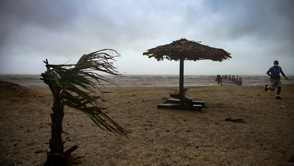 Uragan Ida pogodio Kubu, preti Luizijani razornom snagom