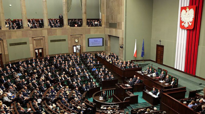 U Poljskoj izglasan zakon o povećanoj kontroli vlade nad školama, čeka se odluka senata