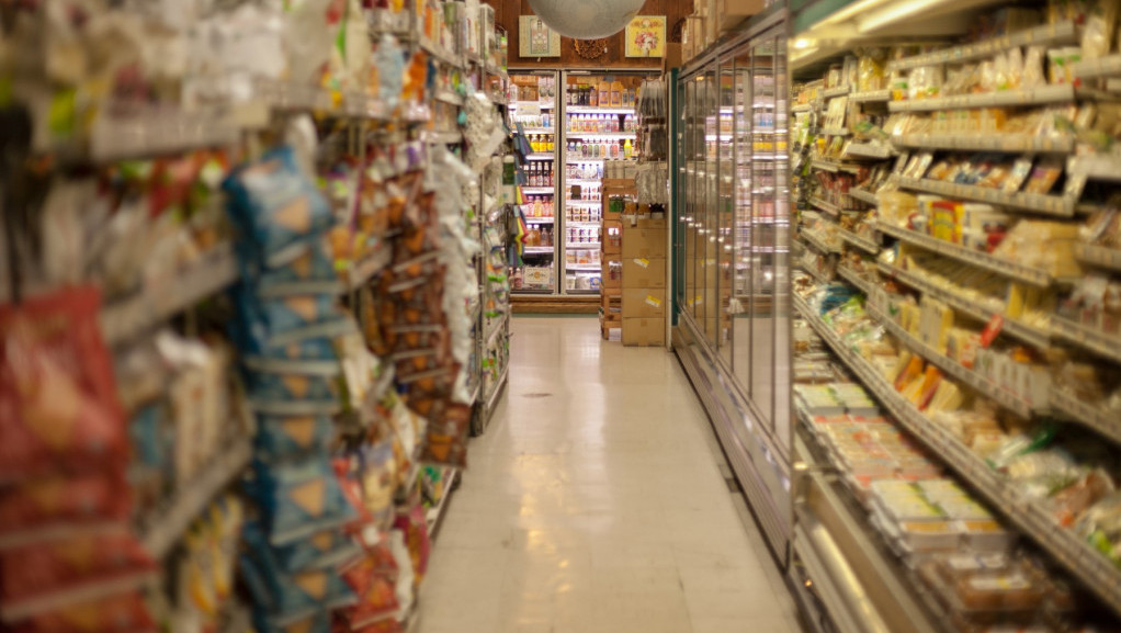 Globalne cene hrane u blagom padu, ali pojedine namirnice i dalje poskupljuju: Piletina na najvišem nivou u istoriji