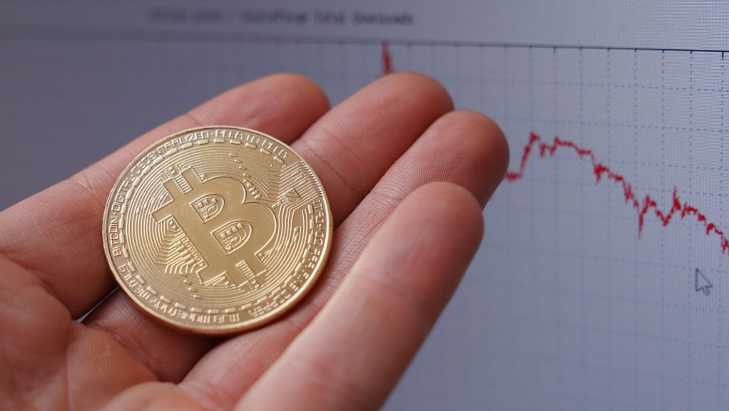 Pad bitkoina - posle nedavnog jačanja mnogi pohrlili da unovče dobitke, pa oborili vrednost kriptovalute
