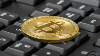 Bitkoin na najnižem nivou u poslednjih 18 meseci, oslabili i drugi digitalni tokeni