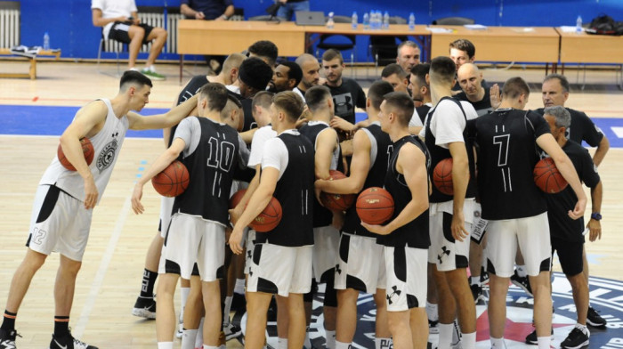 Košarkaši Partizana predstavili dresove za novu sezonu