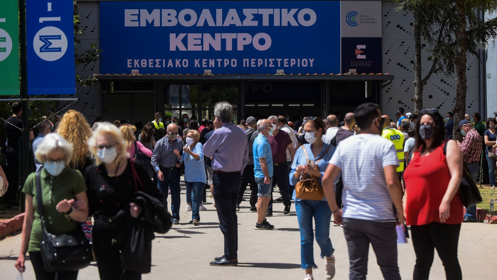 Grčka razmatra i obaveznu vakcinaciju prosvetara i sveštenika