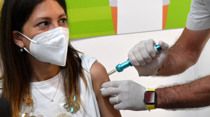 Italijanska agencija za lekove odobrila treću dozu vakcine protiv koronavirusa