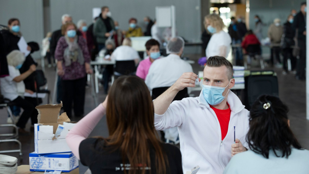 Fajzer i Biontek: Zbog omikrona će možda biti potrebna četvrta doza