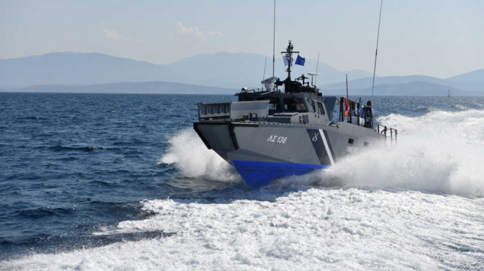 Grčka obalska straža spasila 90 migranata sa nasukane jedrilice u Egejskom moru
