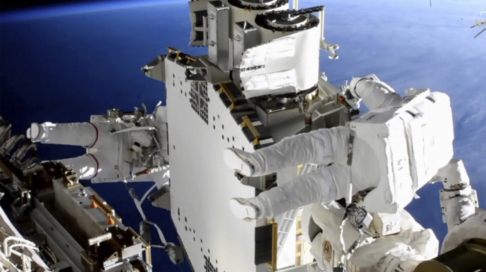 Problemi na Međunarodnoj svemirskoj stanici:  Pored zastarele opreme, pojavili su se i pukotine