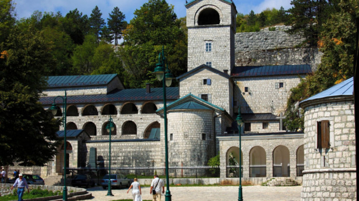 Policija podnela krivičnu prijavu protiv monahinje Cetinjskog manastira, razlog – zastava Crne Gore