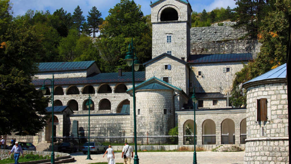 Policija na Cetinju za vreme ustoličenja proveravala da li ima naoružanih ljudi u manastiru