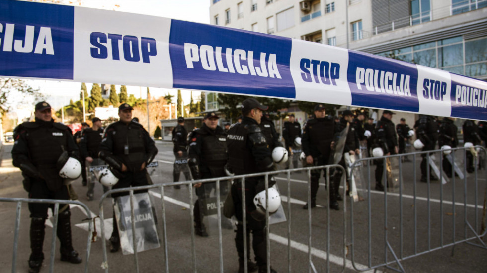 Preteće poruke primilo više od 200 institucija u Crnoj Gori, najavljeno pojačano prisustvo policije u tim objektima
