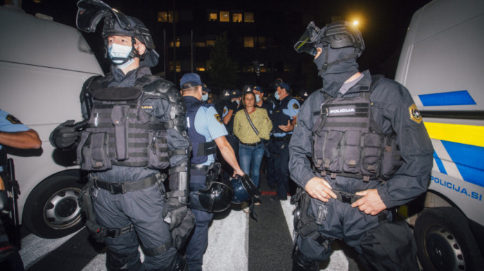 Nekoliko policajaca povređeno tokom protesta u Ljubljani