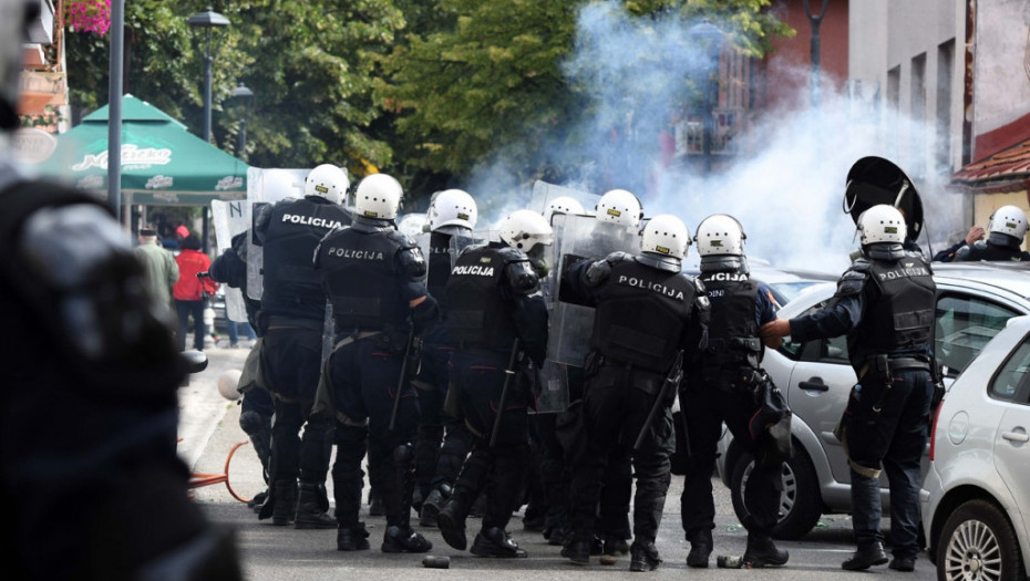 Objavljen snimak bacanja molotovljevog koktela na policiju na Cetinju