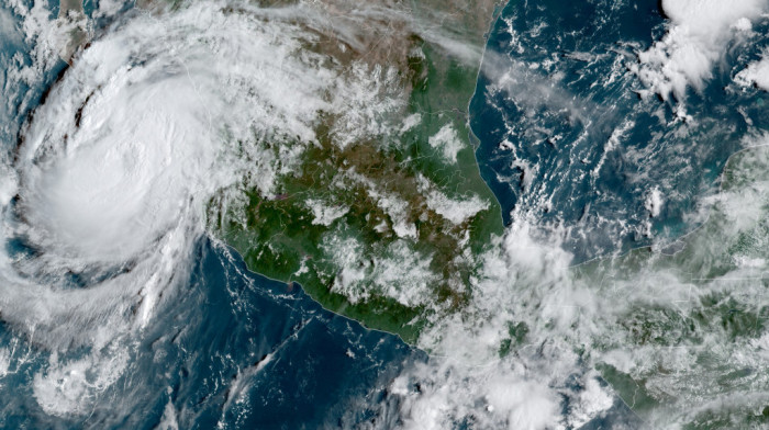 Oluja u Meksiku prerasla u uragan, očekuju se poplave