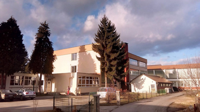 Poginuo dečak u školi u Travniku kada je konstrukcija gola pala na njega