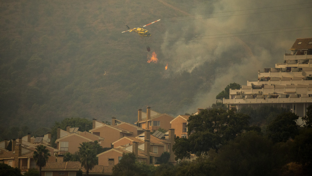 Požari bukte u Španiji: Poginuo vatrogasac, evakuisano hiljadu ljudi