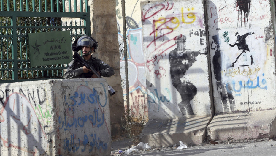 Policajci u Izraelu ubili Palestinca, nožem nasrnuo na njih