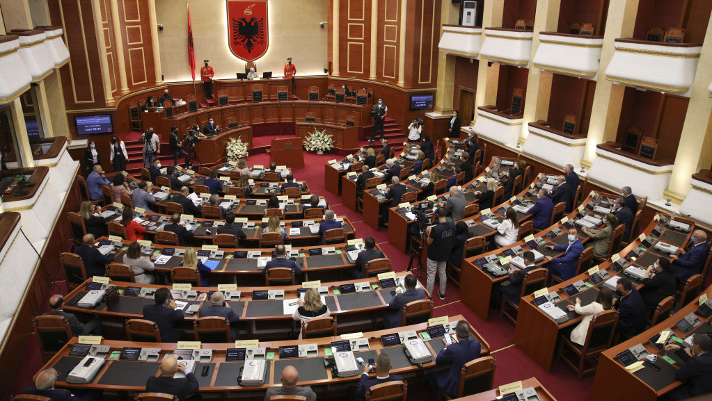 Članovi albanskog parlamenta položili zakletvu