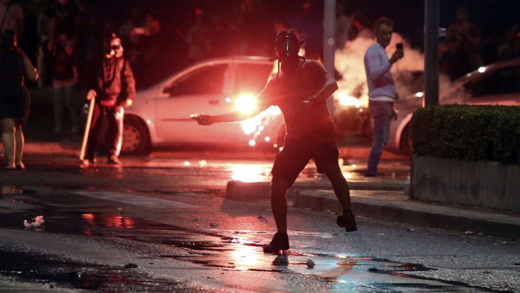 Protesti u Solunu zbog obavezne vakcinacije, policija koristila suzavac i vodene topove
