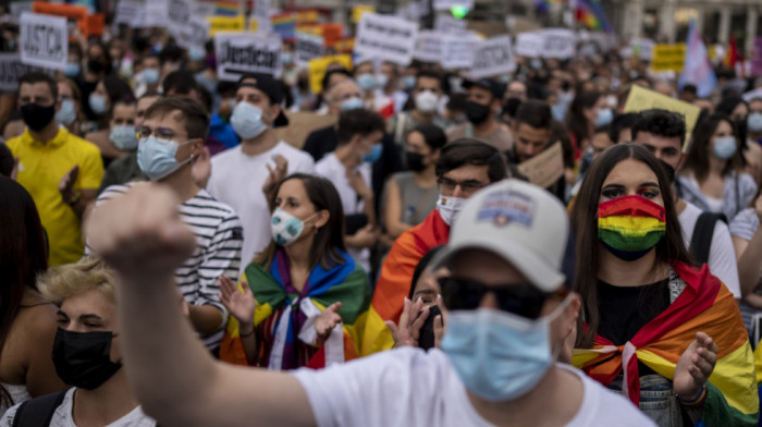 Niz homofobičnih napada u Španiji, stotine ljudi u Madridu tražilo zaštitu LGBT osoba
