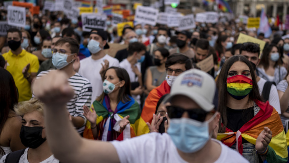 Niz homofobičnih napada u Španiji, stotine ljudi u Madridu tražilo zaštitu LGBT osoba