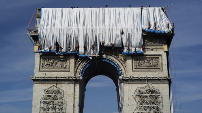 Trijumfalna kapija u Parizu biće potpuno prekrivena tkaninom prema zamisli preminulog bugarskog umetnika Krista Javaševa