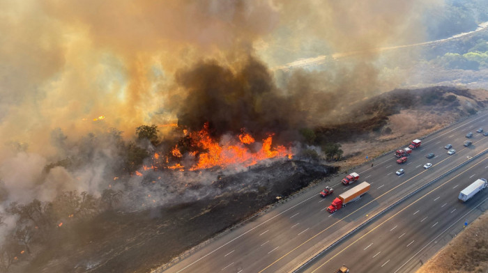 Zbog požara u Kaliforniji zatvoren deo velikog auto-puta
