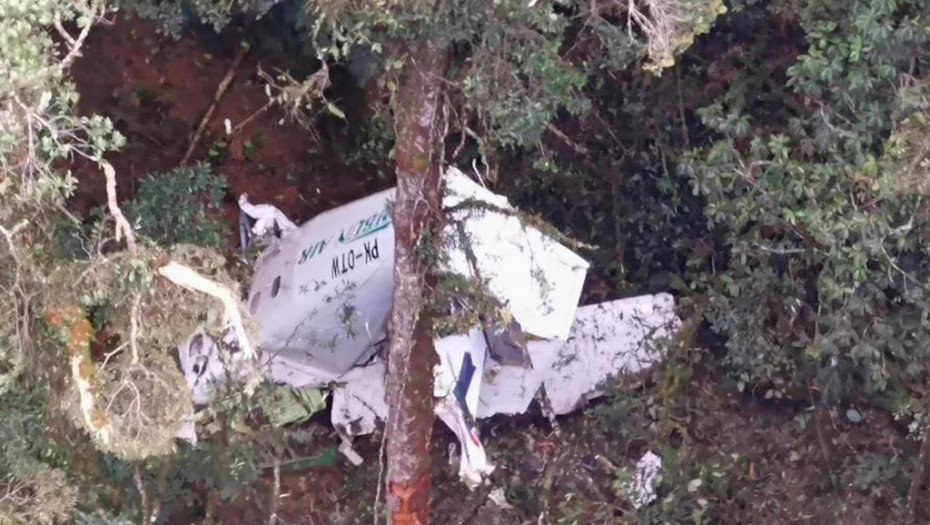 Srušio se avion u Indoneziji, poginule tri osobe