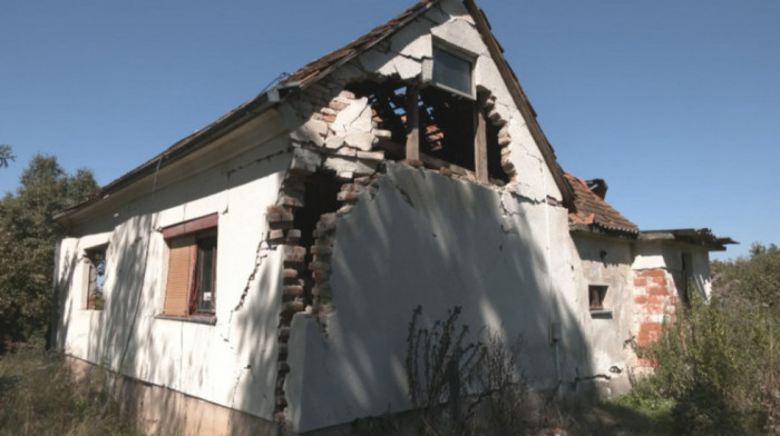 Devet meseci nakon zemljotresa, Srbi iz Majskih poljana i dalje bez doma: "Preživeli smo i rat, ali ovo..."