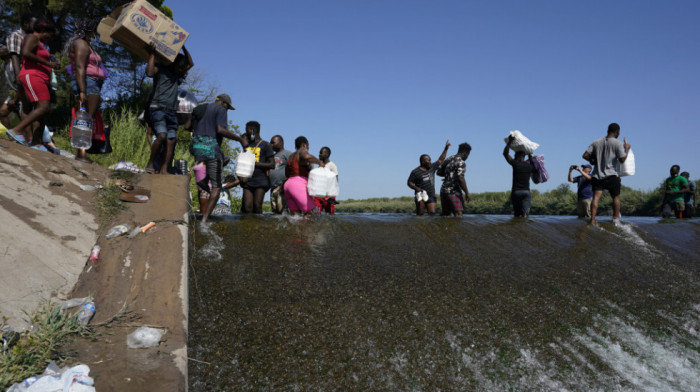 Američko Ministarstvo pravde tuži Teksas zbog barijera protiv migranata iz Meksika