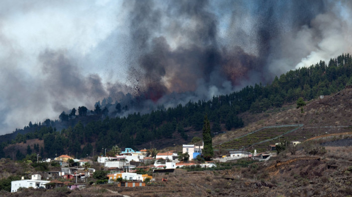 Erupcija vulkana na Kanarskim ostrvima, naređena evakuacija 35.000 ljudi