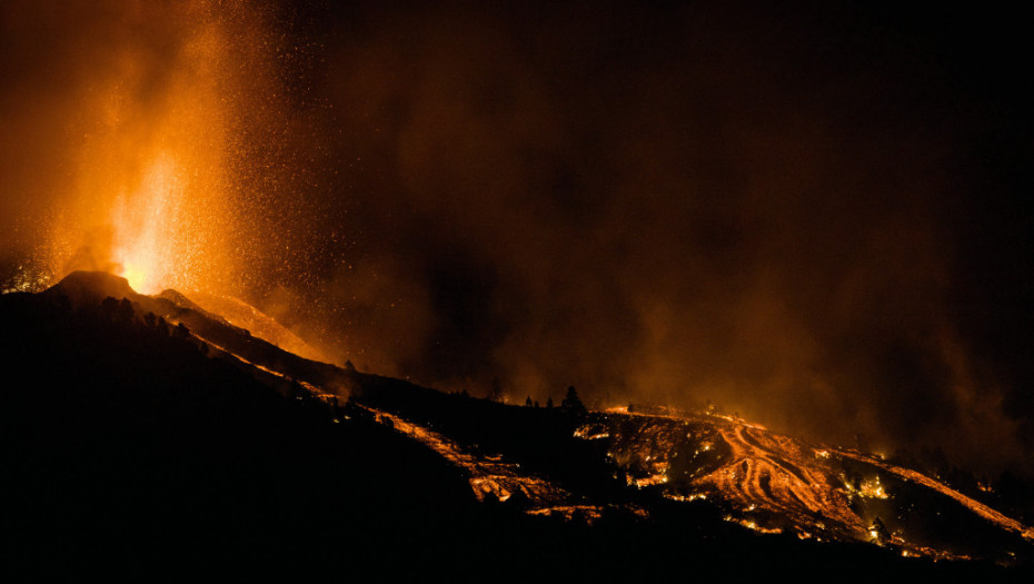 FOTO Proradio vulkan na španskom ostrvu La Palma - reke lave teku niz padinu