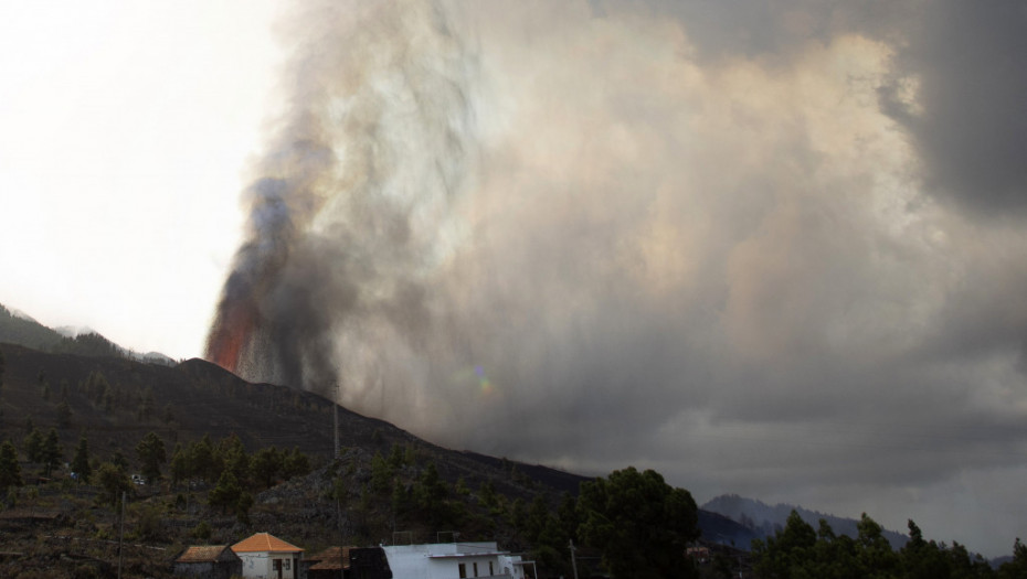Posle erupcije vulkana La Palmu pogodilo nekoliko zemljotresa: Otvorio se i novi krater na obronku planine