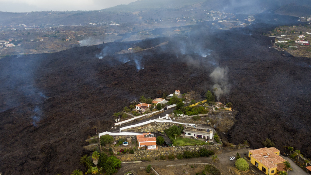 Vulkan na La Palmi privremeno omeo vazdušni saobraćaj na Tenerifima