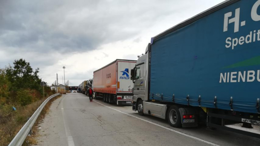 Radovi na više putnih pravaca, kamioni čekaju satima na prelazima