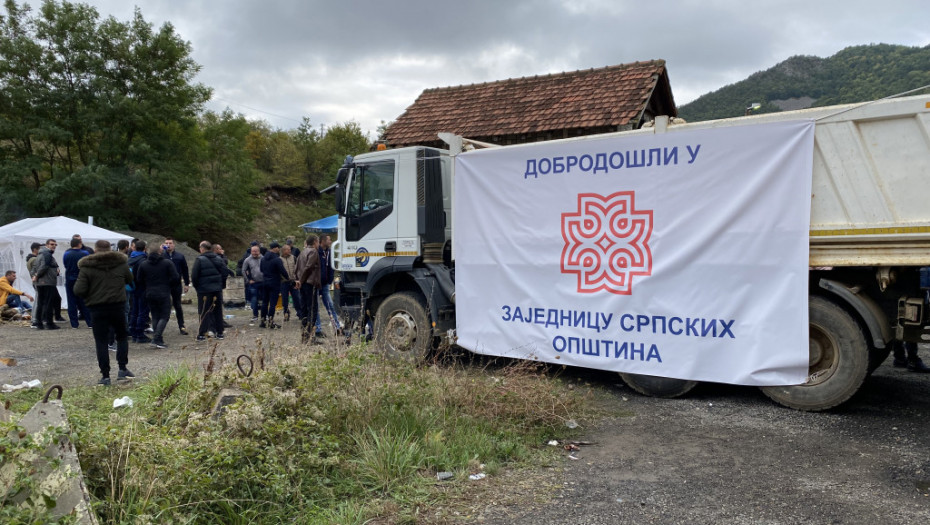 Situacija na Jarinju napeta, ali mirna, građani odlučni da ostanu i noćas