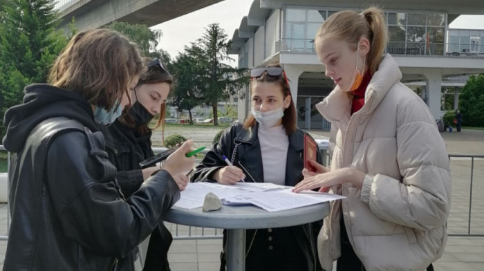 Stižu i iz Brazila, a najviše ih je iz Rusije: Zašto turisti dolaze baš u Srbiju po vakcinu kada imaju bliže destinacije