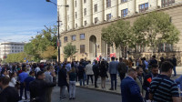 Advokati protestovali zbog odluke VKS o naplati bankarskih tarifa, nakratko blokiran saobraćaj kod Vlade Srbije