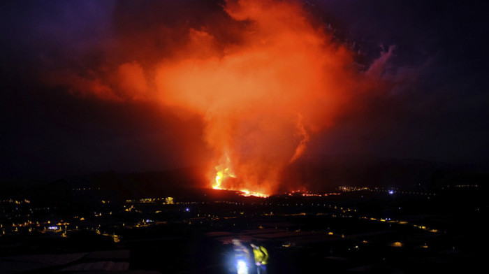 Vulkan na La Palmi ušao u "eskplozivnu fazu", aerodrom zatvoren, dodatne evakuacije građana